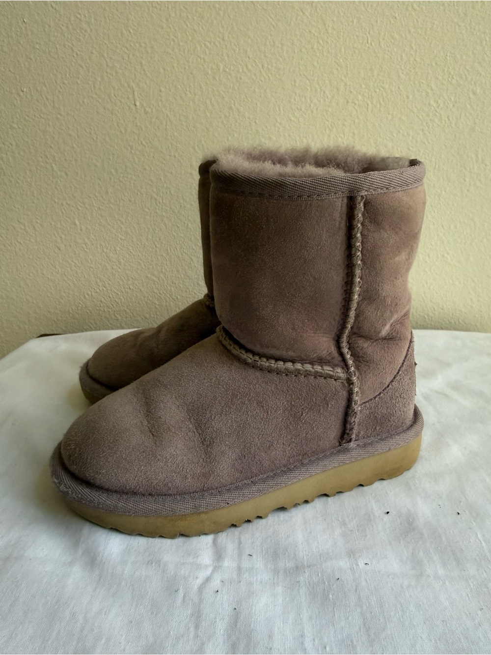 UGG Kids Classic Short Boots Toddler 10 Lavender Lilac Suede Sheepskin